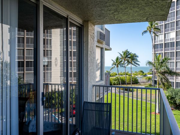 Charming Fort Myers Condo Located to the Beach