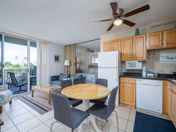 Charming Fort Myers Condo Located to the Beach