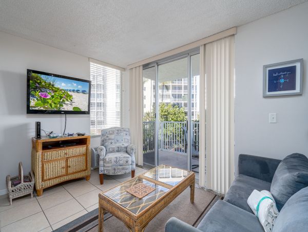 Charming Fort Myers Condo Located to the Beach