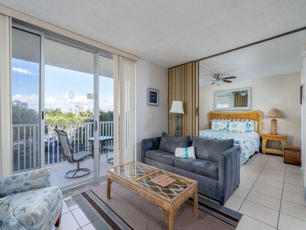 Charming Fort Myers Condo Located to the Beach