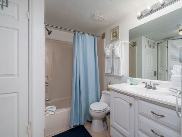 Charming Fort Myers Condo Located to the Beach
