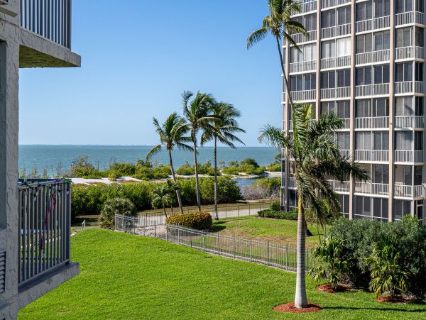 Charming Fort Myers Condo Located to the Beach