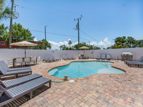 Fort Myers Beach Vacation Rental - Sunset Paradise 4-Bedroom Duplex with Pool