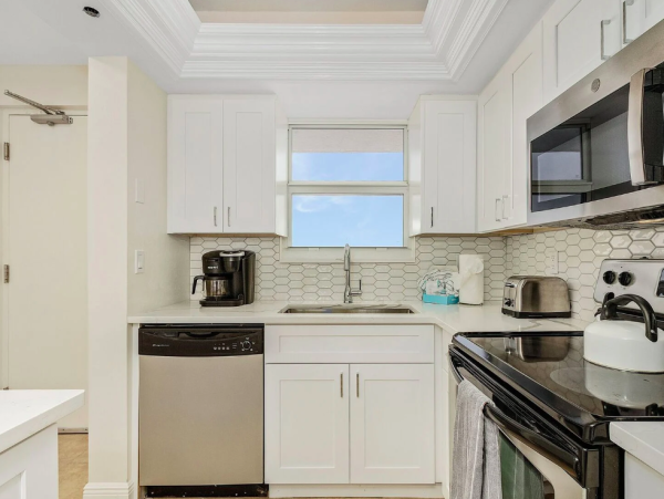 Gulf-Front Retreat with Stunning Views and Resort Amenities in Fort Myers