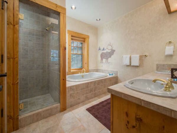 Teton Village 2 Bedroom Luxury Cabin with Hot Tub
