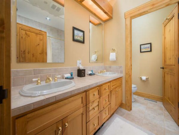 Teton Village 2 Bedroom Luxury Cabin with Hot Tub