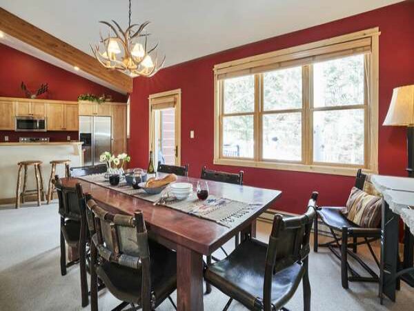 4 Bedroom Luxury Home with Private Hot Tub