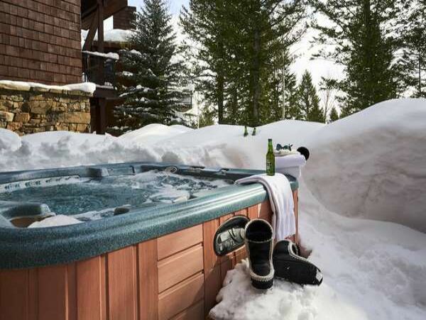 4 Bedroom Luxury Home with Private Hot Tub
