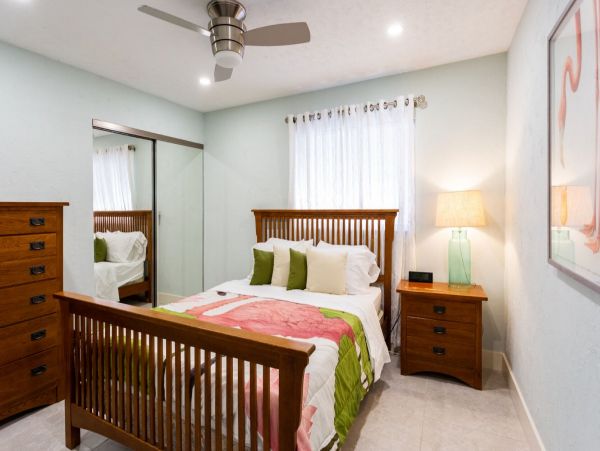 Charming 2 Bedroom Home in Naples with Patio & Pool