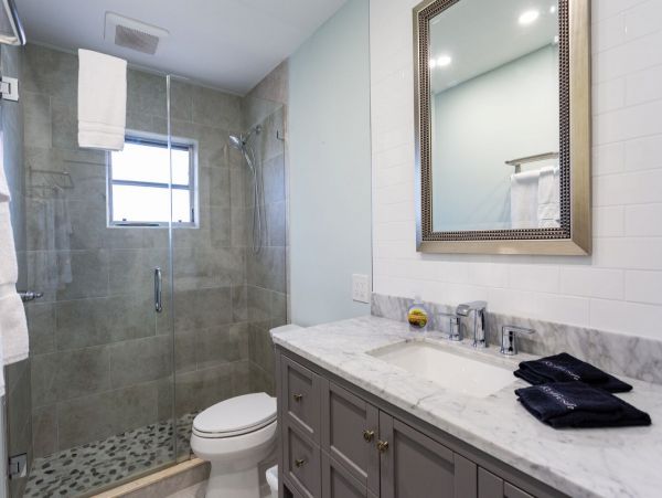 Charming 2 Bedroom Home in Naples with Patio & Pool