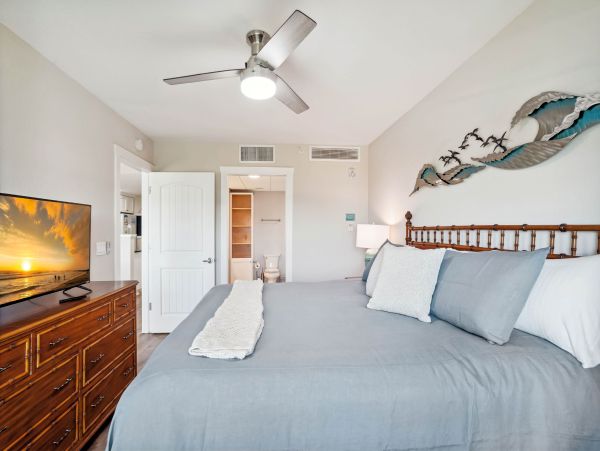 Charming Wtaerfrot Condo - Steps from Beach and Water Park