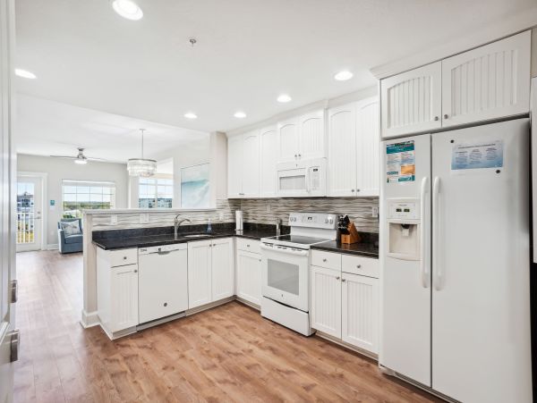 Charming Wtaerfrot Condo - Steps from Beach and Water Park