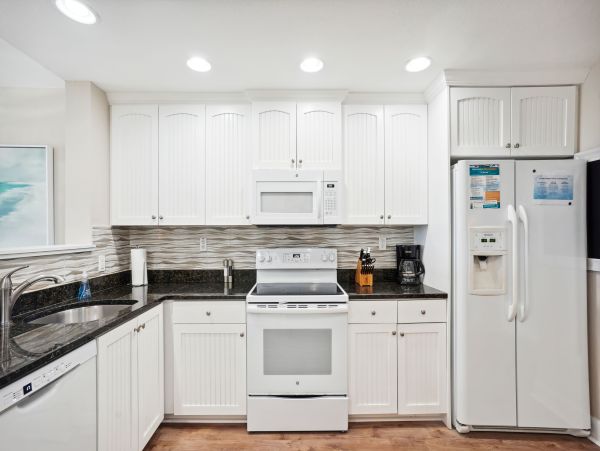 Charming Wtaerfrot Condo - Steps from Beach and Water Park