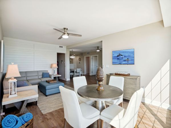 Charming Wtaerfrot Condo - Steps from Beach and Water Park