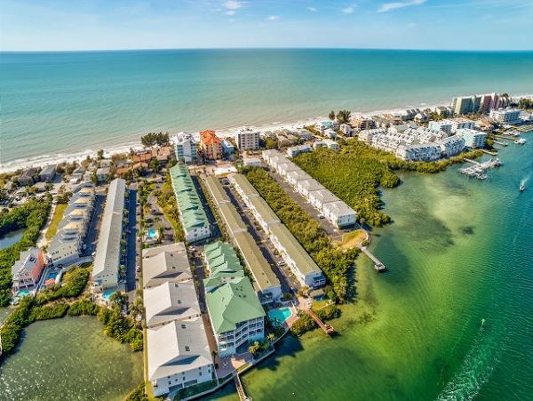 What a Beauty Town Home Steps to Beach
