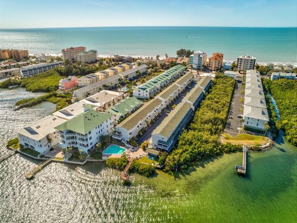What a Beauty Town Home Steps to Beach