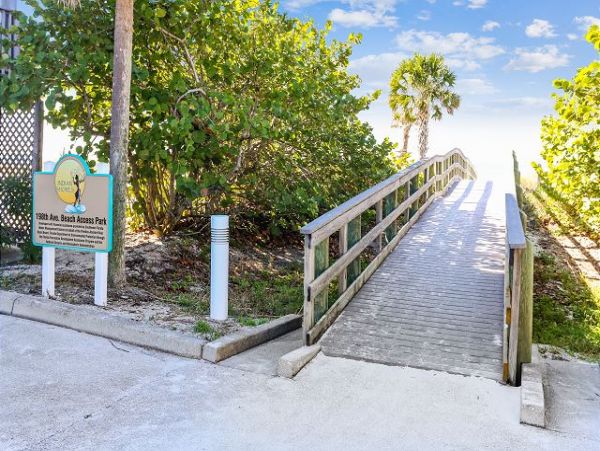 What a Beauty Town Home Steps to Beach