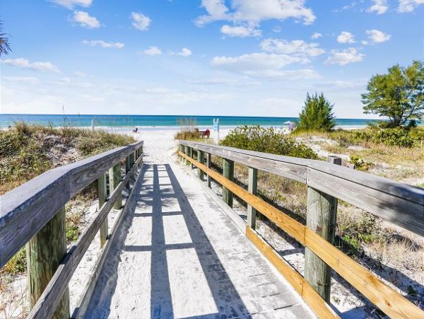 What a Beauty Town Home Steps to Beach