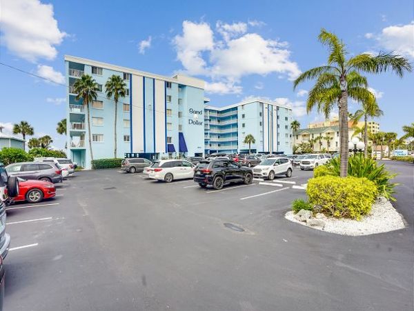 Indian Rocks 1st floor 3 BR Condo