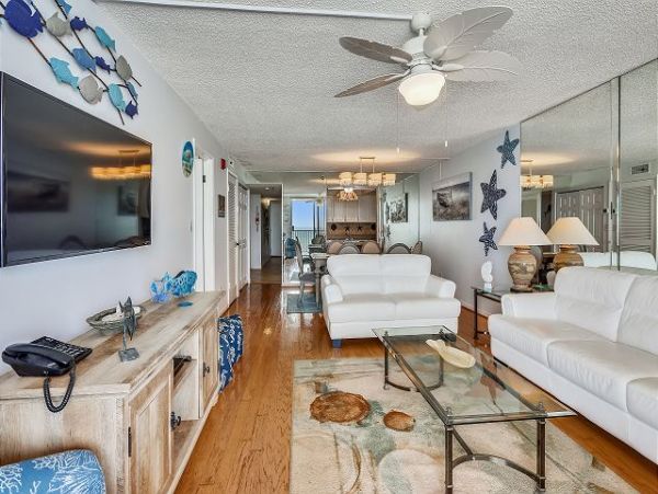 Beachfront 3 Bedrooms Vacation Condo in Indian Shores