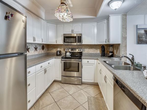 Beachfront 3 Bedrooms Vacation Condo in Indian Shores