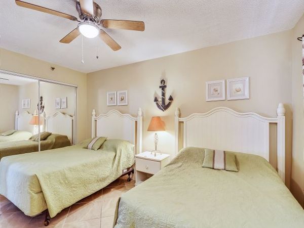 Beachfront 3 Bedrooms Vacation Condo in Indian Shores
