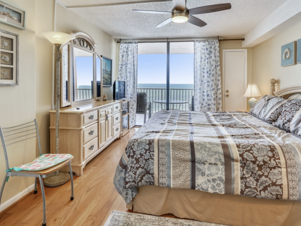 Beachfront 3 Bedrooms Vacation Condo in Indian Shores