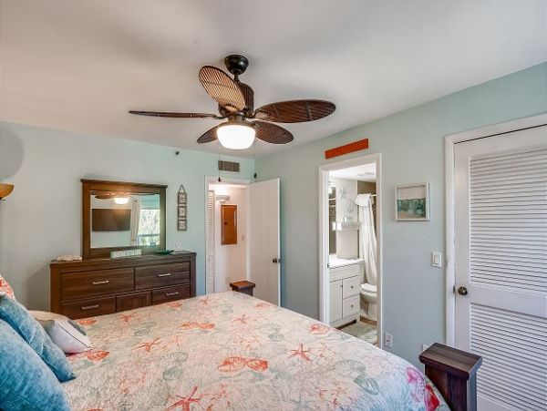 Coastal Retreat with Stunning Gulf views & Spacious Comfort