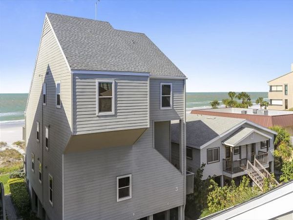 Coastal Retreat with Stunning Gulf views & Spacious Comfort