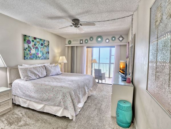 Top-Floor Beachfront Condo with Gulf-Front Views in Madeira Beach