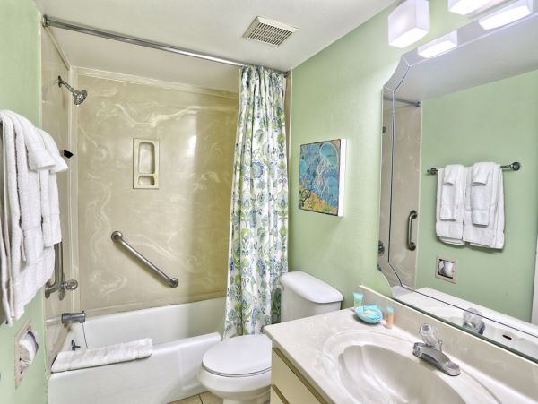 Top-Floor Beachfront Condo with Gulf-Front Views in Madeira Beach