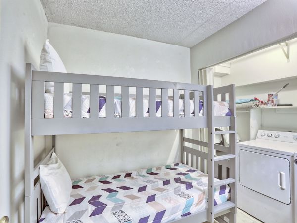 Top-Floor Beachfront Condo with Gulf-Front Views in Madeira Beach