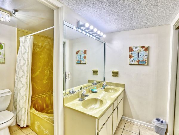 Top-Floor Beachfront Condo with Gulf-Front Views in Madeira Beach