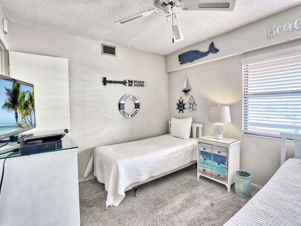 Top-Floor Beachfront Condo with Gulf-Front Views in Madeira Beach