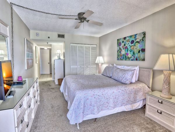 Top-Floor Beachfront Condo with Gulf-Front Views in Madeira Beach