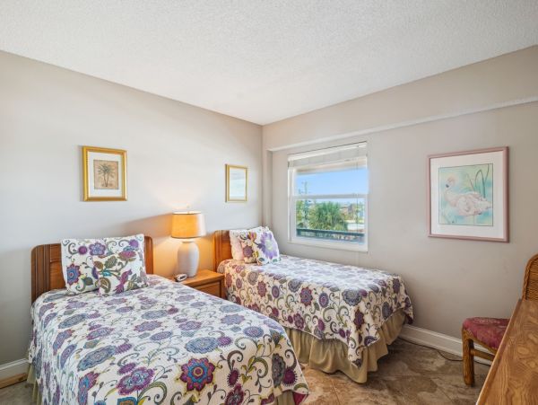 Madeira Beach Gulf Front Condo Vacation Rental with Balcony