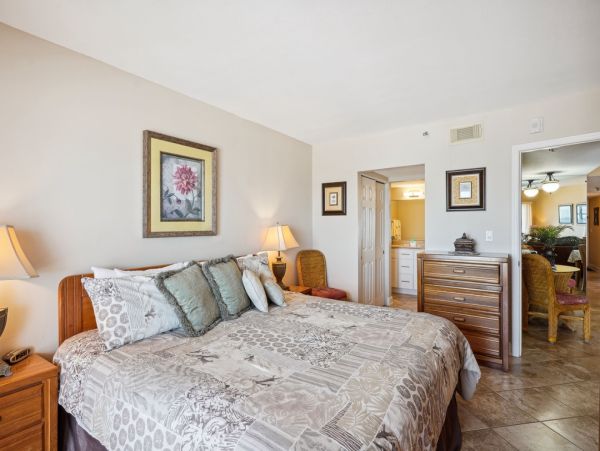 Madeira Beach Gulf Front Condo Vacation Rental with Balcony