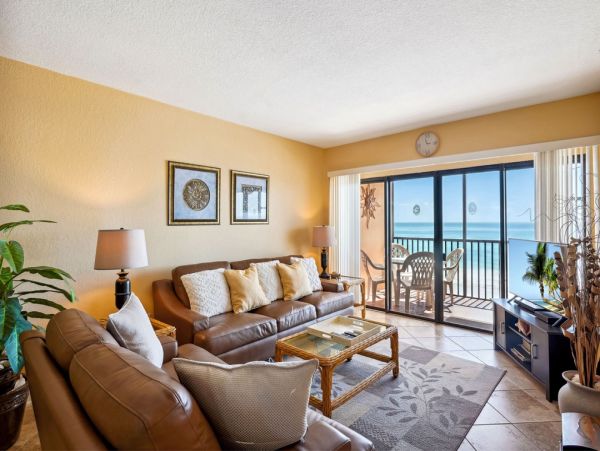 Madeira Beach Gulf Front Condo Vacation Rental with Balcony