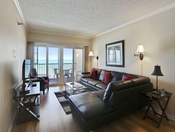 Lovely 2 Bedroom + Den Condo in Madeira Beach with Views