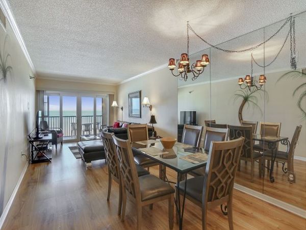 Lovely 2 Bedroom + Den Condo in Madeira Beach with Views