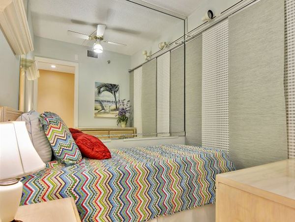 Lovely 2 Bedroom + Den Condo in Madeira Beach with Views