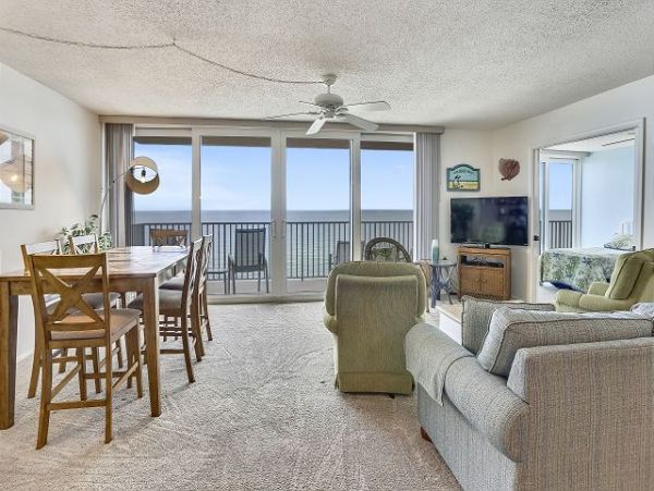 Beachfront Two Bedroom Condo in Madeira Beach Sleeps 6