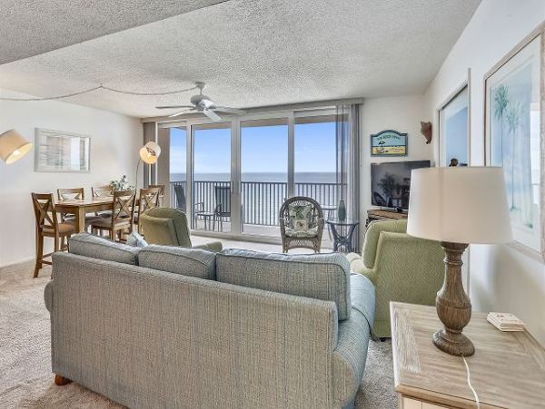 Beachfront Two Bedroom Condo in Madeira Beach Sleeps 6