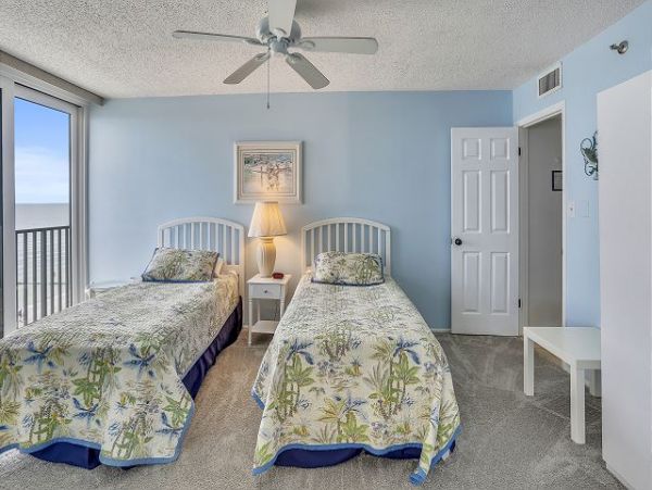 Beachfront Two Bedroom Condo in Madeira Beach Sleeps 6