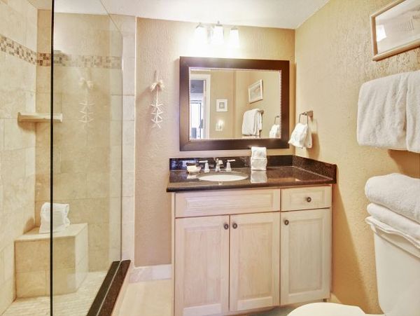 Beachfront Two Bedroom Condo in Madeira Beach Sleeps 6