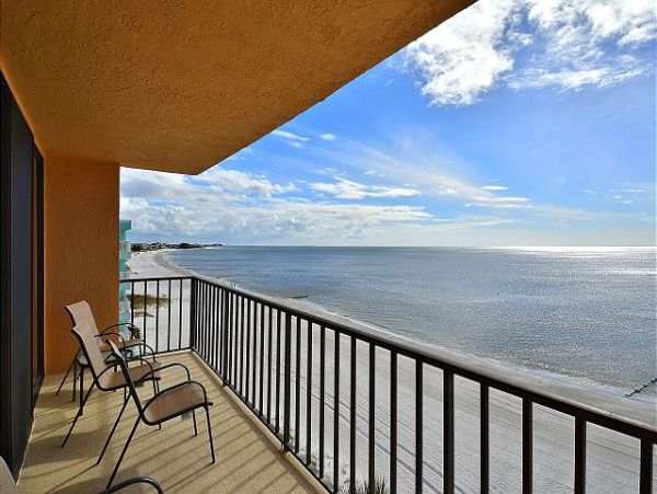 Beachfront Two Bedroom Condo in Madeira Beach Sleeps 6