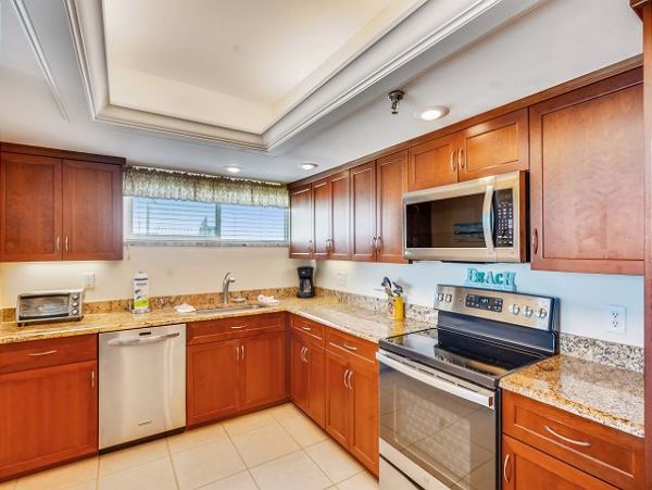 Madeira Beach Beachfront Condo Rental - Florida Gulf Coast 2-Bedroom Vacation Home