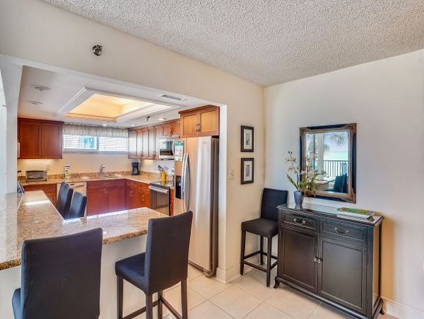Madeira Beach Beachfront Condo Rental - Florida Gulf Coast 2-Bedroom Vacation Home