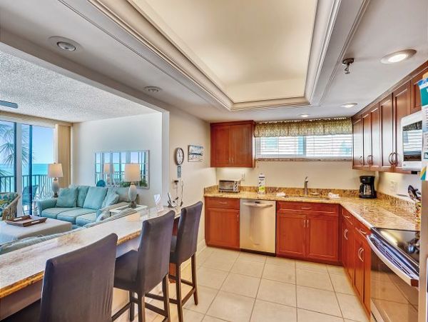 Madeira Beach Beachfront Condo Rental - Florida Gulf Coast 2-Bedroom Vacation Home