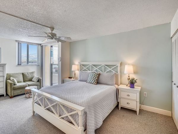 Madeira Beach Beachfront Condo Rental - Florida Gulf Coast 2-Bedroom Vacation Home